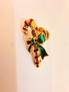 Vintage Avon Christmas Candy Cane Enamel Pin